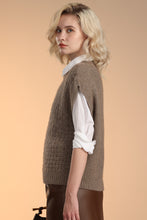 Load image into Gallery viewer, Camel Mixed Links Vest