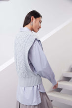 Load image into Gallery viewer, Cozy cable sweater vest